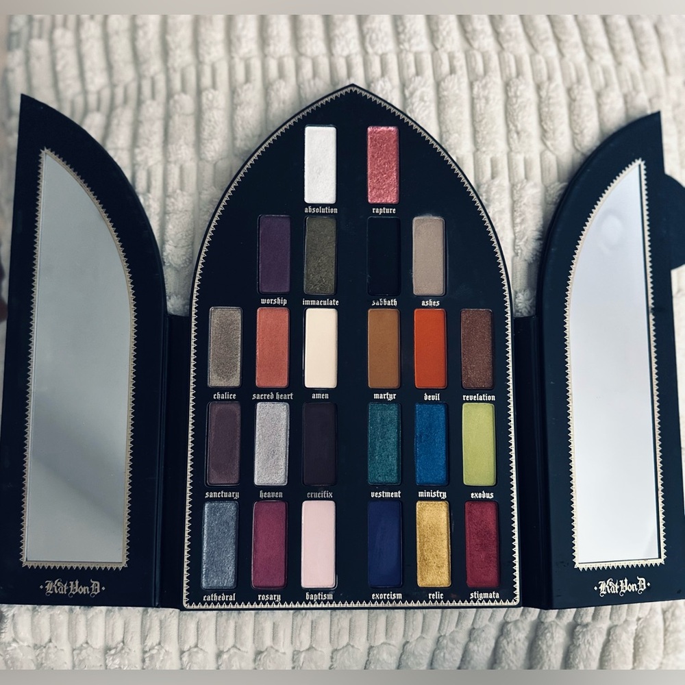 ✨Saint & Sinner Eyeshadow Palette - Kat Von D - Limited Edition, Discontinued! ✨